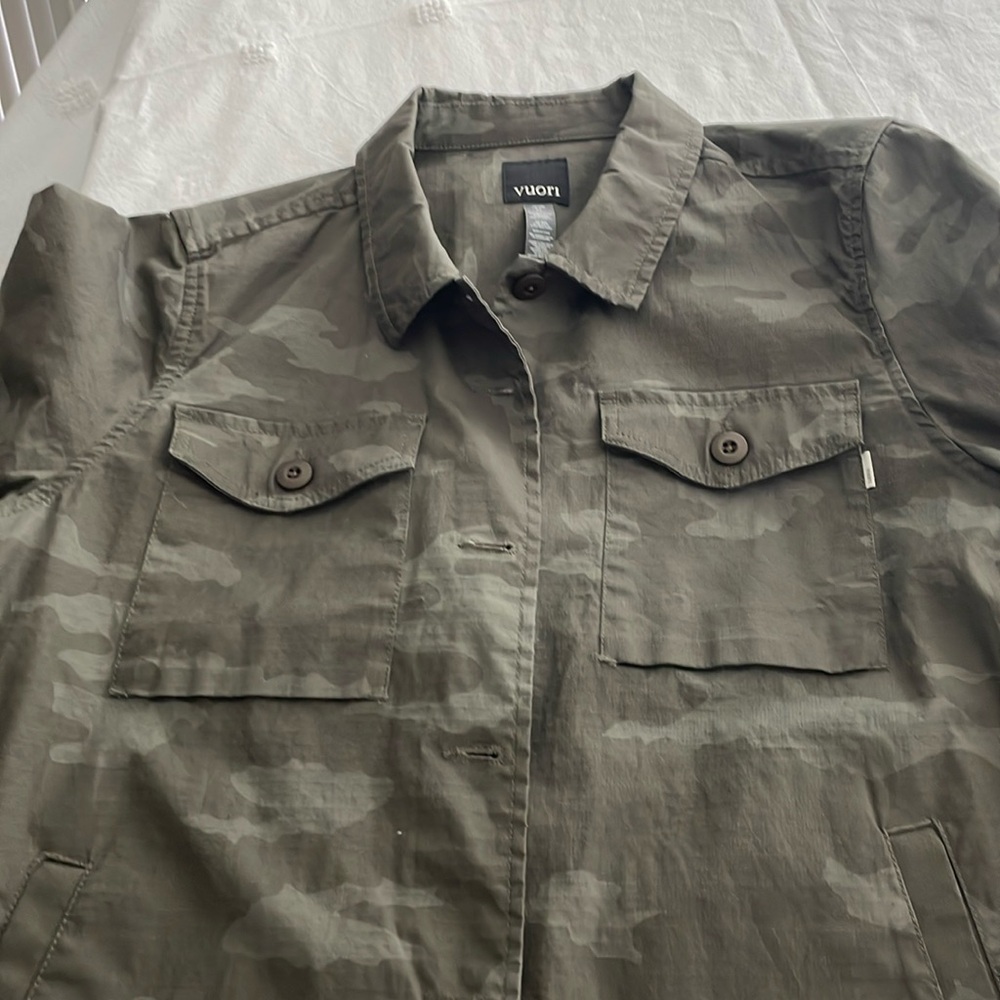 VUORI SIZE XL CAMOUFLAGE JACKET NWOT